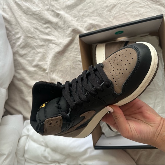 Retro Air Jordan 1 Palomino - Picture 5 of 9